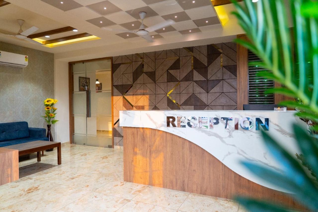 Hotel Lee Grand Anand Ngoại thất bức ảnh