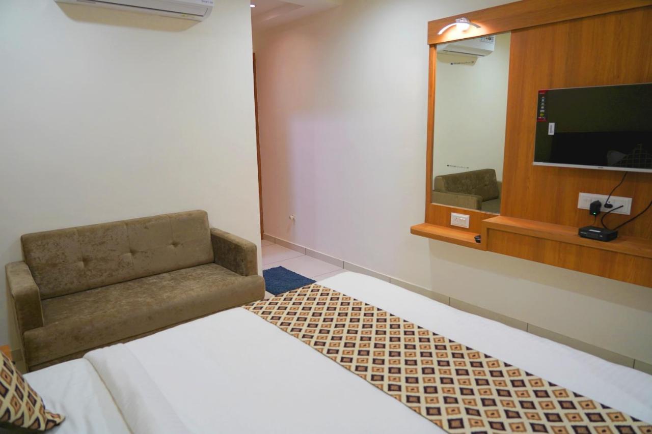 Hotel Lee Grand Anand Ngoại thất bức ảnh