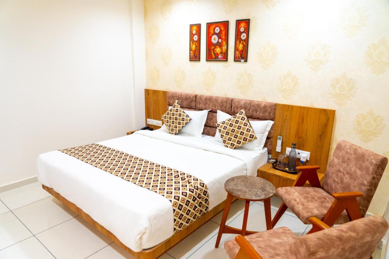Hotel Lee Grand Anand Ngoại thất bức ảnh