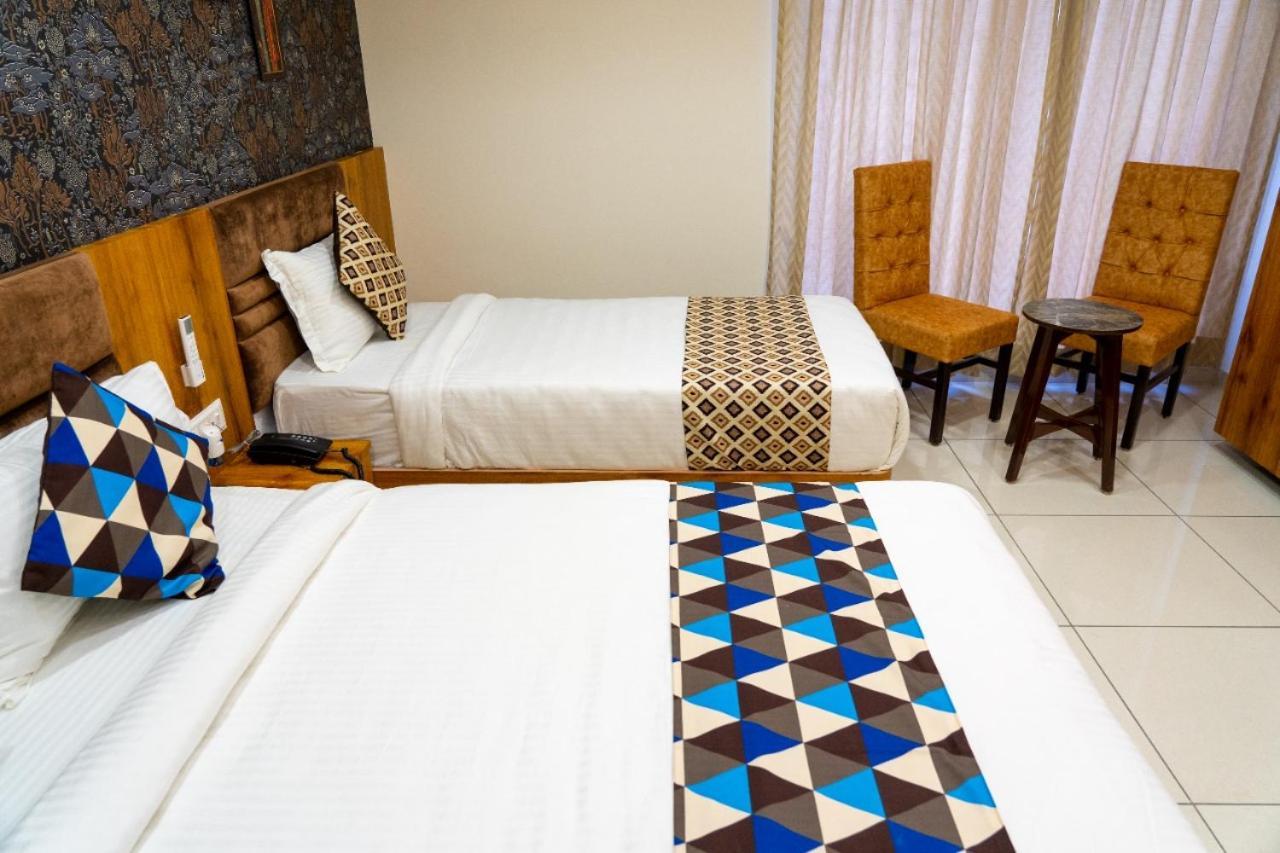 Hotel Lee Grand Anand Ngoại thất bức ảnh