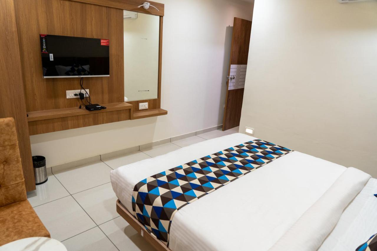 Hotel Lee Grand Anand Ngoại thất bức ảnh