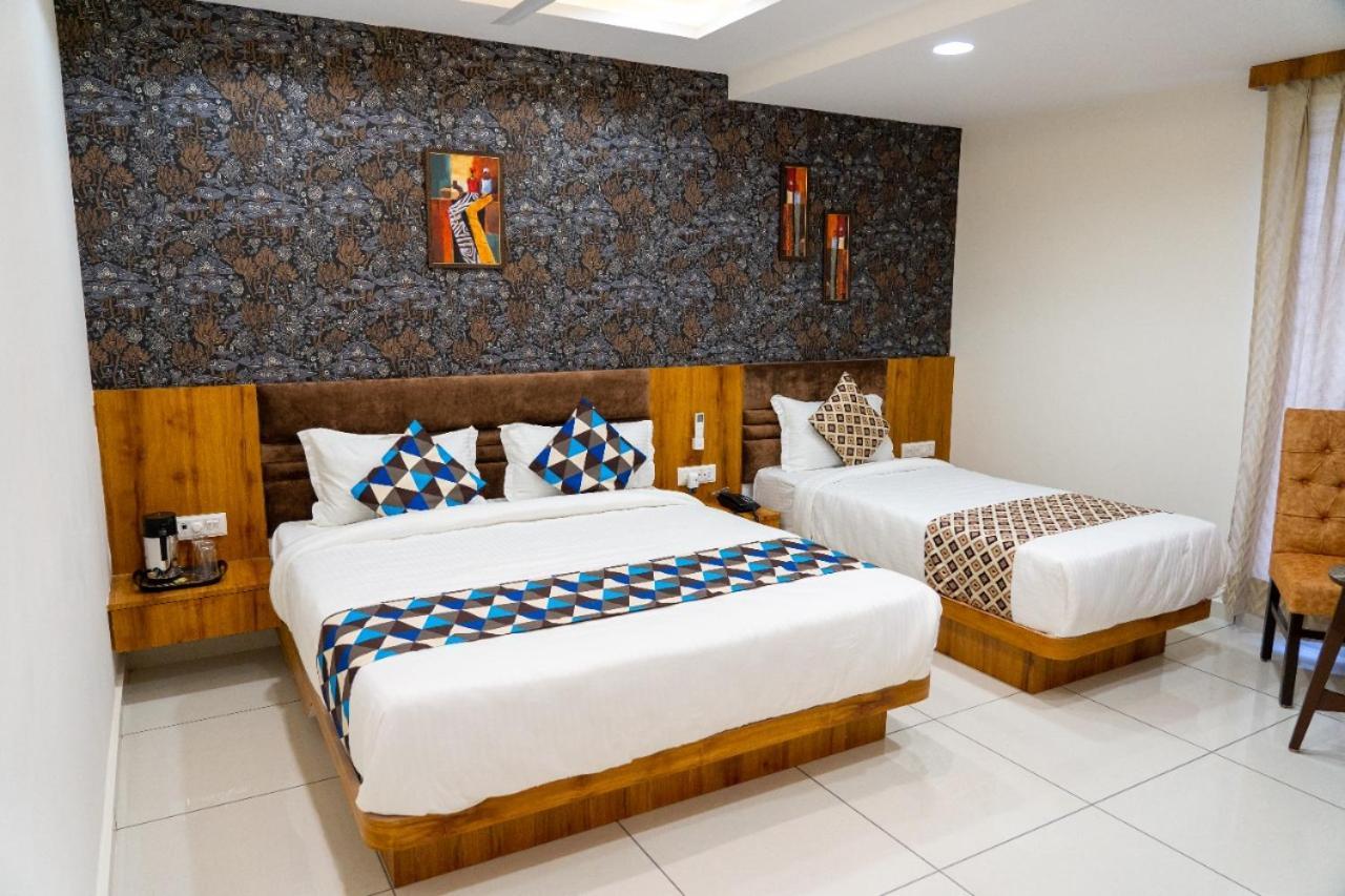 Hotel Lee Grand Anand Ngoại thất bức ảnh