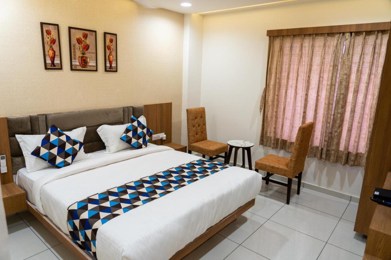 Hotel Lee Grand Anand Ngoại thất bức ảnh